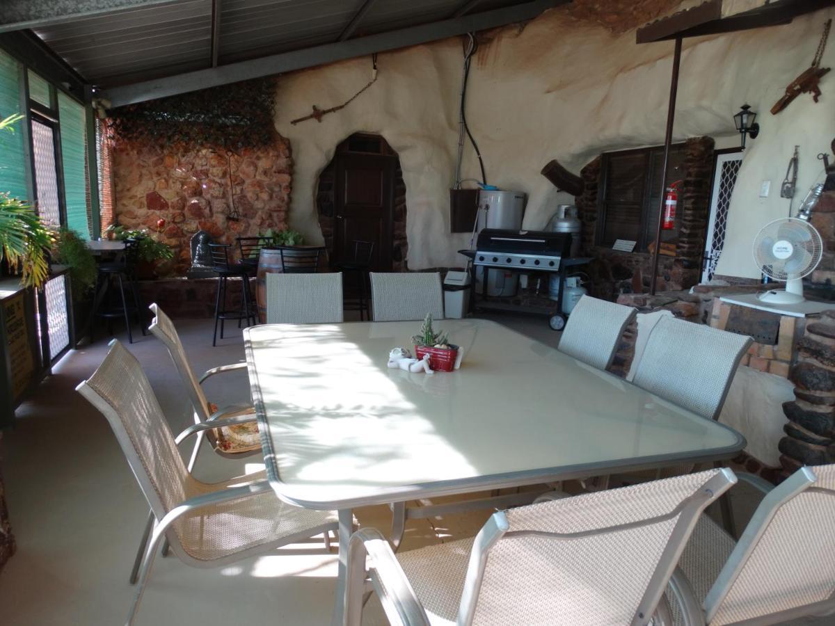 Di'S Dugouts Hotel Coober Pedy Ngoại thất bức ảnh