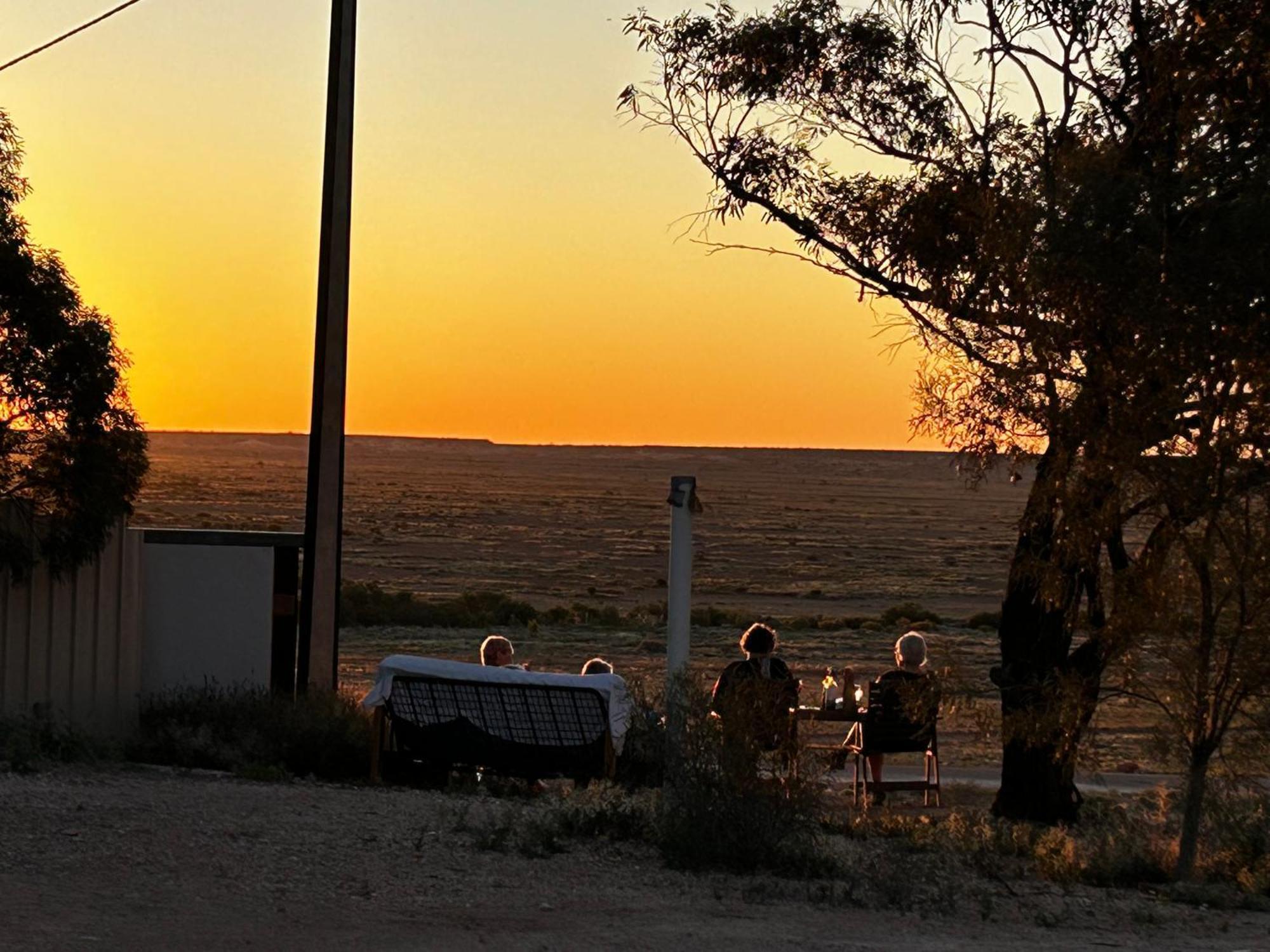 Di'S Dugouts Hotel Coober Pedy Ngoại thất bức ảnh