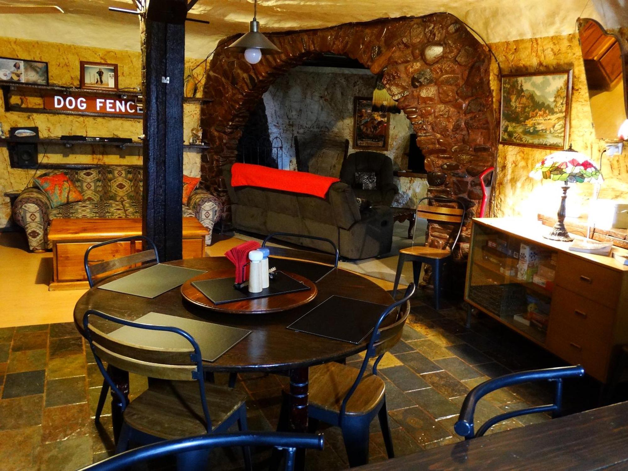 Di'S Dugouts Hotel Coober Pedy Ngoại thất bức ảnh