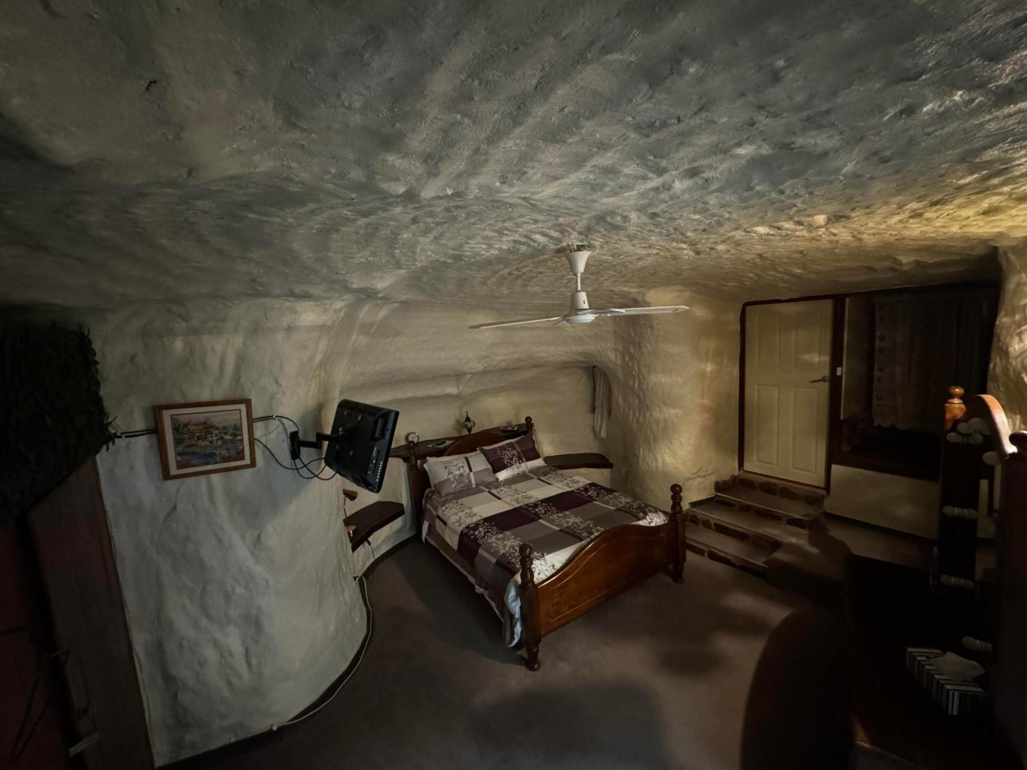 Di'S Dugouts Hotel Coober Pedy Ngoại thất bức ảnh