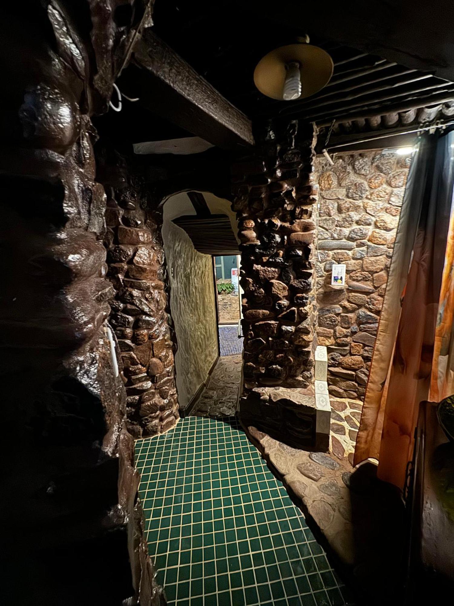 Di'S Dugouts Hotel Coober Pedy Ngoại thất bức ảnh