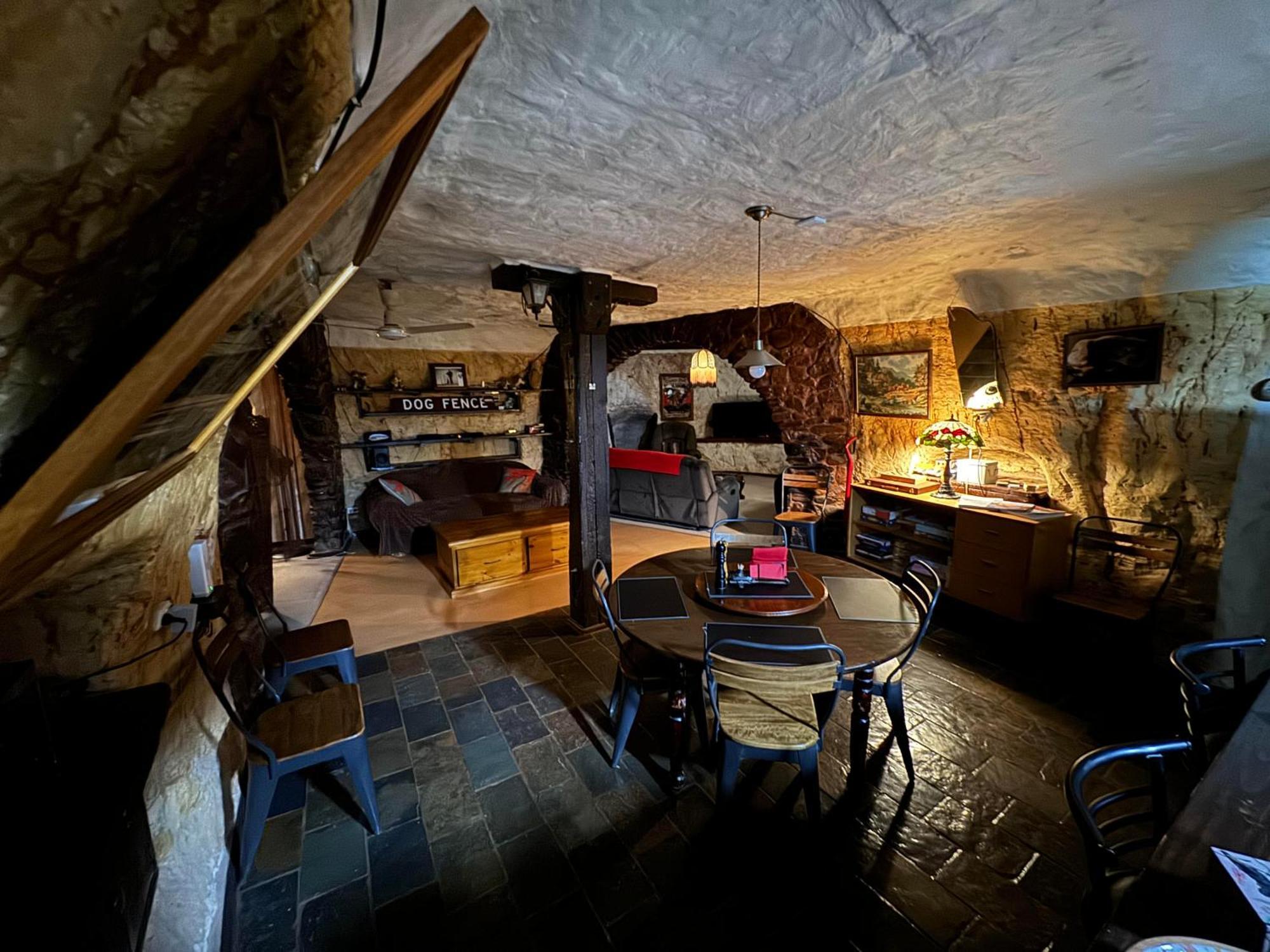 Di'S Dugouts Hotel Coober Pedy Ngoại thất bức ảnh