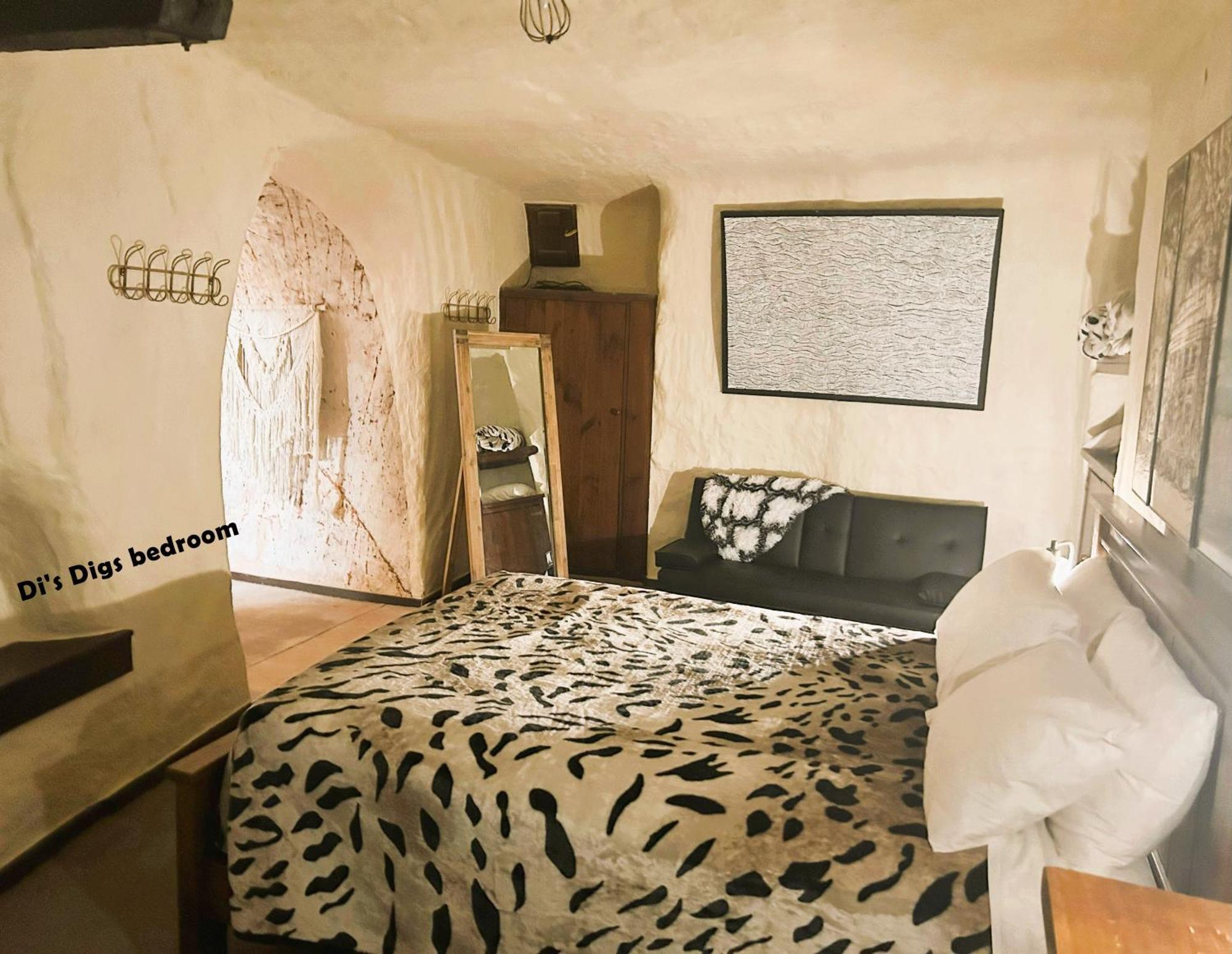 Di'S Dugouts Hotel Coober Pedy Ngoại thất bức ảnh